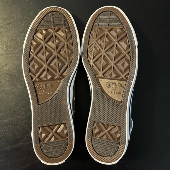 NWT and Box Converse Chuck Taylor All Star Low Top Shoes - Picture 5 of 7